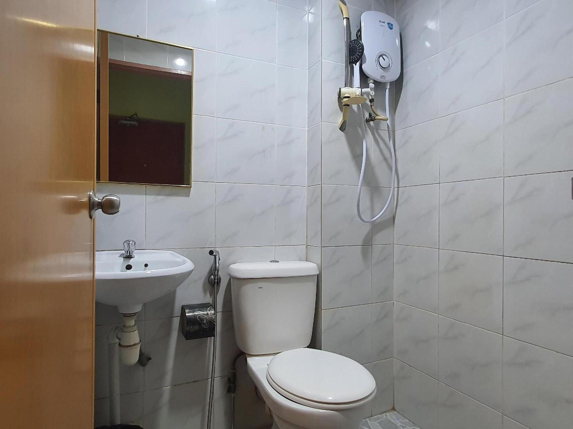Oyo 90964 Melody 88 Inn Miri Kültér fotó