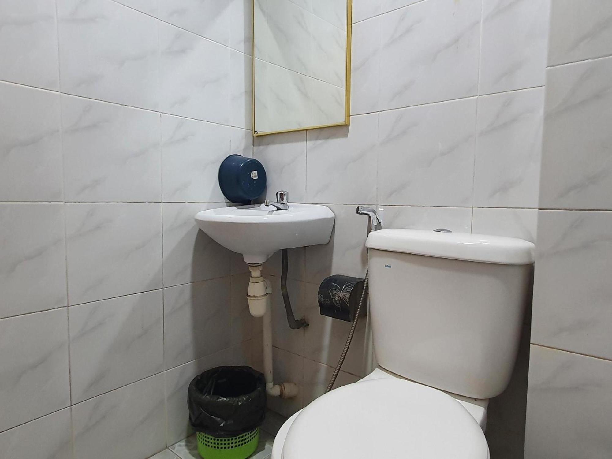 Oyo 90964 Melody 88 Inn Miri Kültér fotó