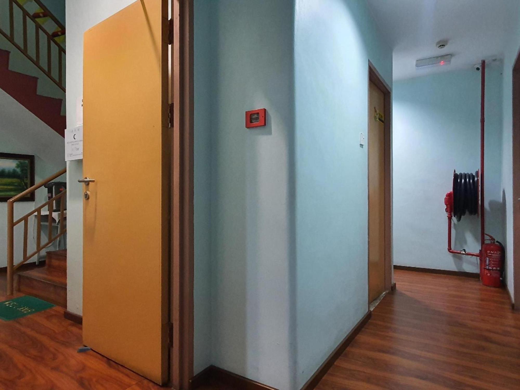Oyo 90964 Melody 88 Inn Miri Kültér fotó